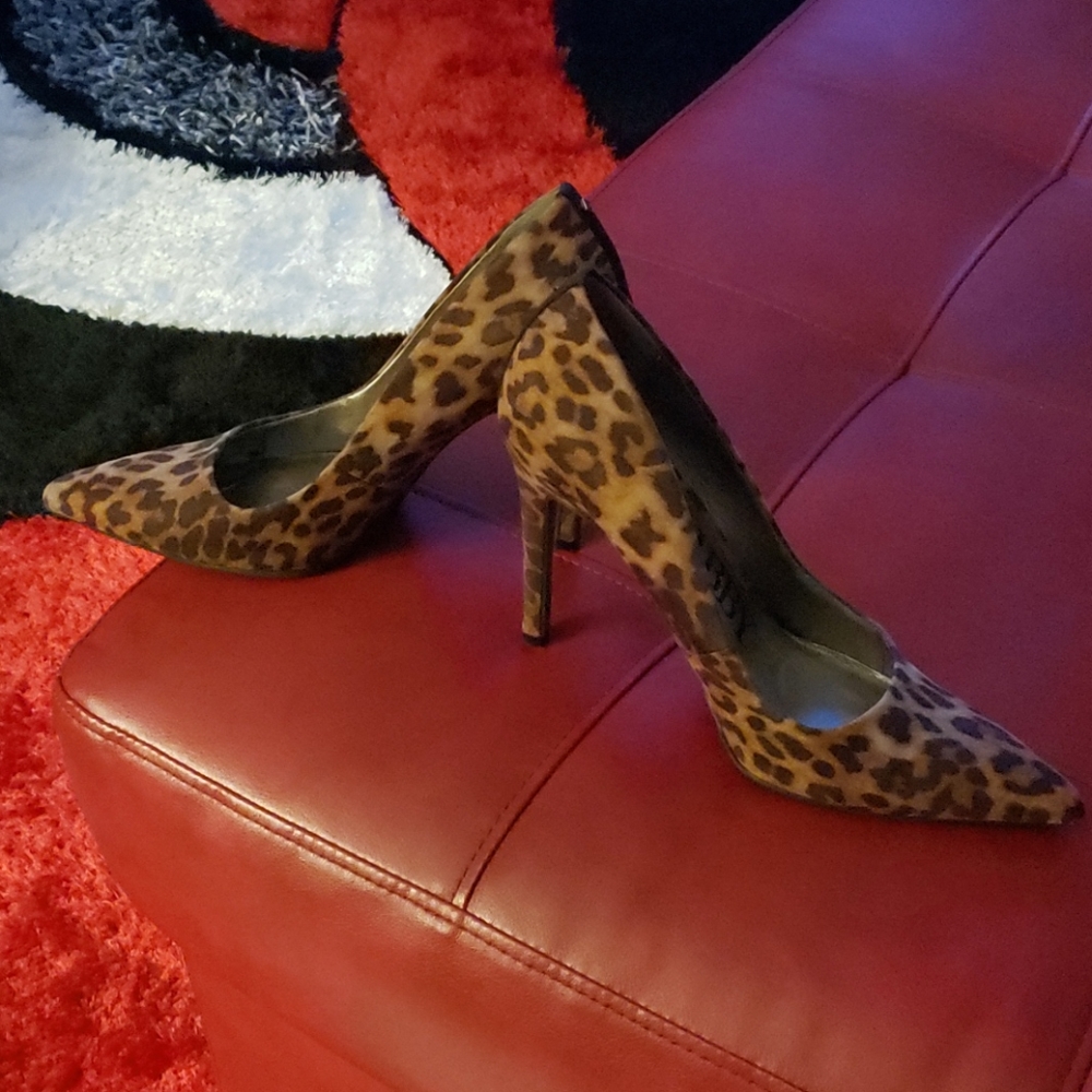 Shoes - Picture 4 of 6